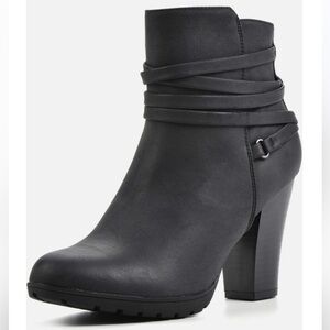 White Mountain Spade Heeled Booties